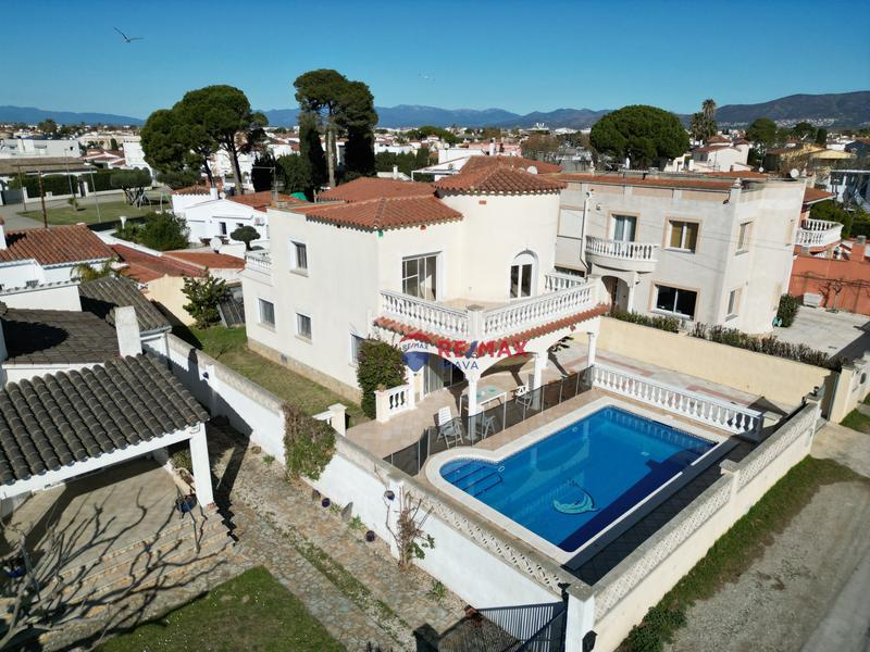 Foto 3669cbd6-abb9-4ad3-9fa0-6bceee17b5dc. Maison dans Empuriabrava - sc requesens 31 dans Salins - Cavall de Mar Empuriabrava