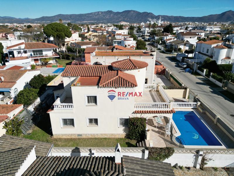 Foto d6e1318e-a2af-4c15-869e-ed72480ce3b8. Maison dans Empuriabrava - sc requesens 31 dans Salins - Cavall de Mar Empuriabrava