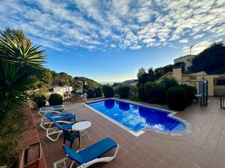 Casa aparellada a Santa Maria de Llorell. Chalet pareado en venta en tossa de mar