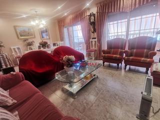 Maison jumelée à Pineda de mar - calle ponent. Casa en venta a pineda de mar a 100m de la playa con piscina y a