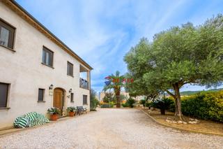 Casa aparellada  Quart - cr girona-st feliu. Casa en venta a quart en girona