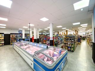 Local Comercial a Blanes - cl joan carles i 60. Amplio local comercial en blanes