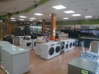 Lloguer Local Comercial a Blanes - cl joan carles i 60. Amplio local comercial en blanes