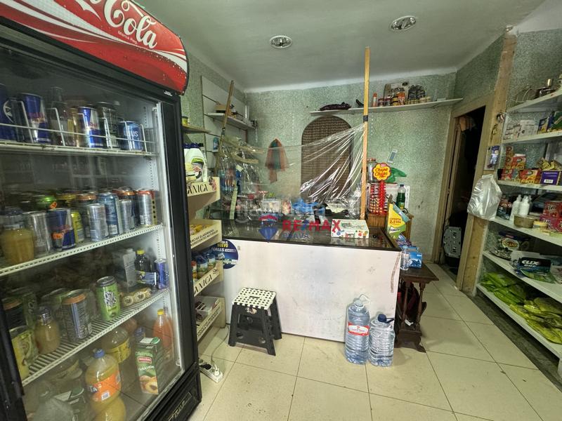 Foto eedfd444-c05e-476e-8b7b-d58ba8bf4949. Local comercial a Girona - calle bastiments bj 1 a Girona