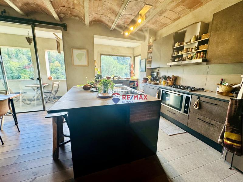 Foto 18635350-add4-41d1-ba2e-8441c63e96de. Edifici a Girona - calle pujada de la torrassa a Girona