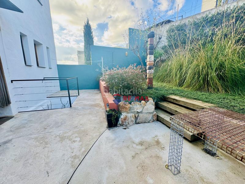 Foto 30d29bd2-4237-48ec-9377-bc716d96318f. Edifici a Girona - calle pujada de la torrassa a Girona