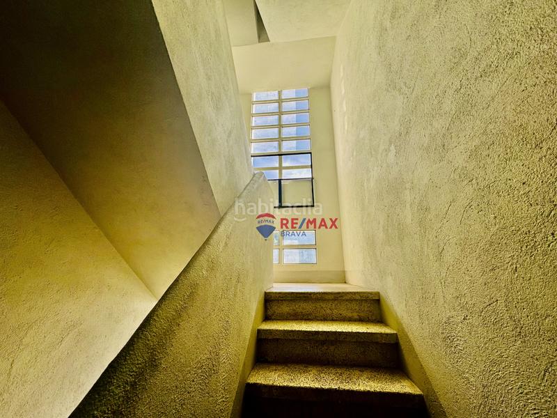 Foto 3cb93801-d2aa-4ce6-b690-72c4ba5428e0. Edifici a Girona - calle pujada de la torrassa a Girona