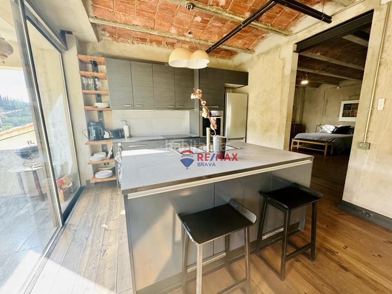 Foto a4e83d25-a95b-4d52-9b46-b323a1243d2f. Edifici a Girona - calle pujada de la torrassa a Girona