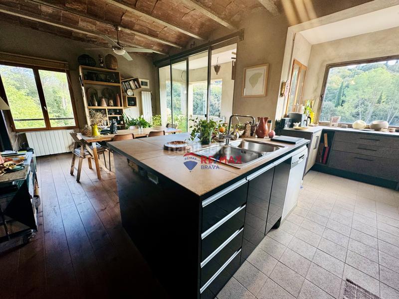 Foto aecb5ac1-8b07-40cc-9a04-bbbd5cb22a99. Edifici a Girona - calle pujada de la torrassa a Girona