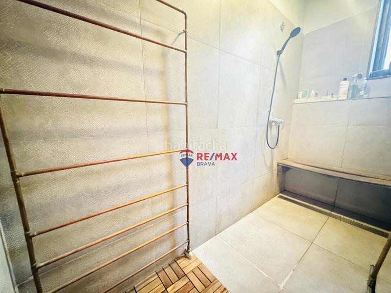 Foto b3995f5d-6c89-455a-974a-5c20c9cd50db. Edifici a Girona - calle pujada de la torrassa a Girona