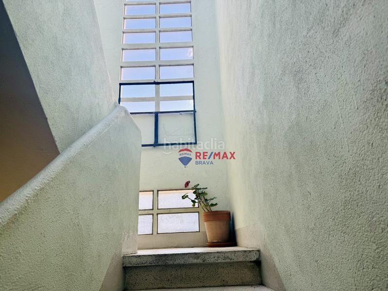 Foto bec26aba-180d-4ee4-82d3-4a12c49fedd5. Edifici a Girona - calle pujada de la torrassa a Girona