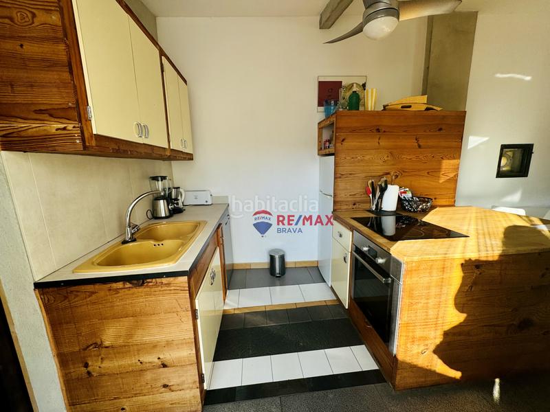 Foto cff103b6-7ad7-4bc0-9c9d-0e935ee65fbb. Edifici a Girona - calle pujada de la torrassa a Girona