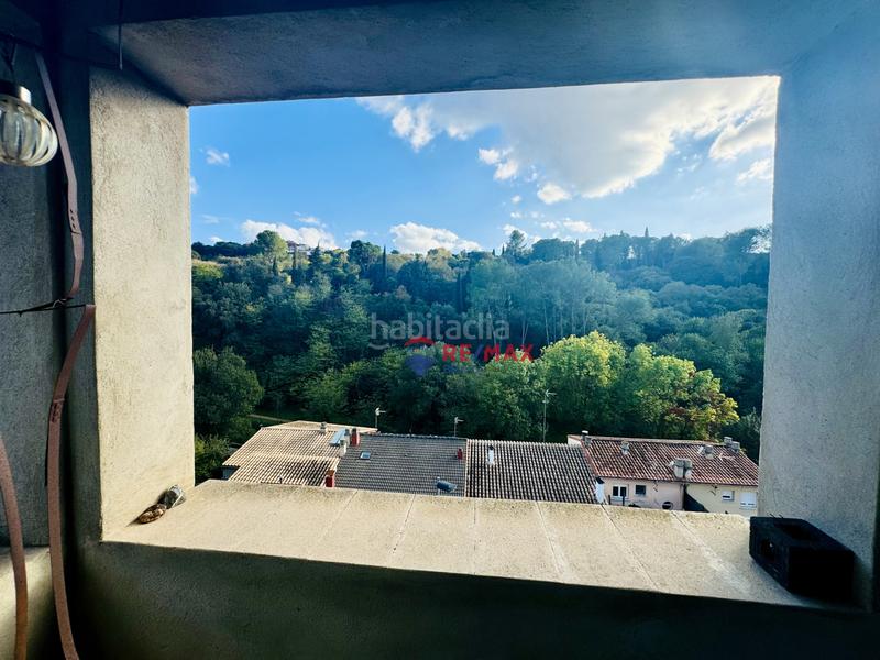 Foto df5f37ce-04a7-406f-aea2-33040ebce1b4. Edifici a Girona - calle pujada de la torrassa a Girona