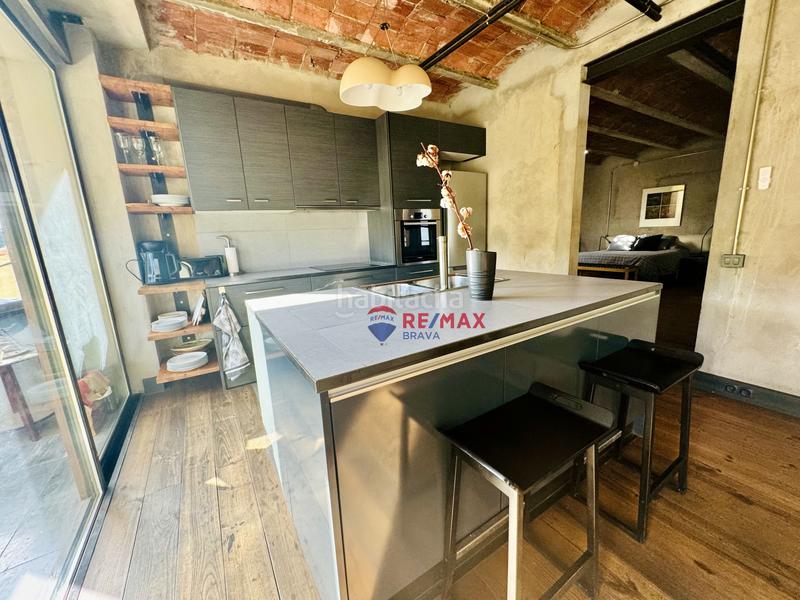 Foto f6e2cb80-1a88-4fe9-b3d2-8c6a171c8210. Edifici a Girona - calle pujada de la torrassa a Girona