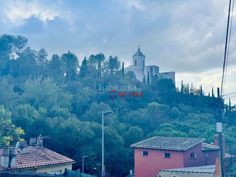 Foto fbffa3e2-0485-4ae4-808c-c7de5b823030. Edifici a Girona - calle pujada de la torrassa a Girona