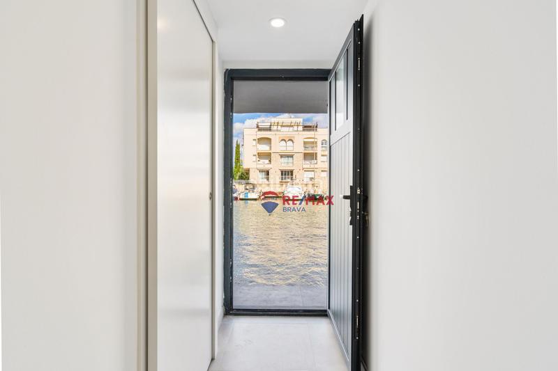 Foto d8aa4c09-09af-4de8-bfef-b7368b4b7f09. Casa adossada a Empuriabrava - sc cavall de mar 24 a Empuriabrava