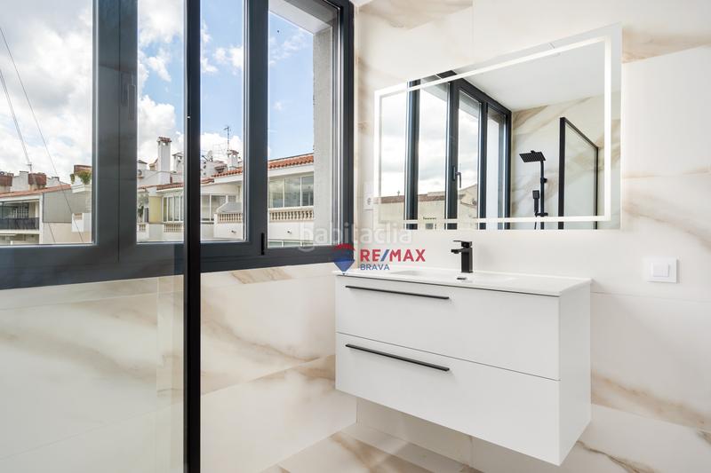 Foto f12ef9cb-64ef-4e40-a488-1c363d818569. Casa adossada a Empuriabrava - sc cavall de mar 24 a Empuriabrava