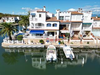 Casa adossada a Empuriabrava - sector alberes 191b. Casa con amarre de 10 metros en empuriabrava, costa brava