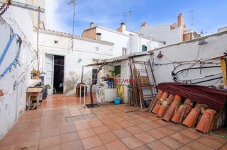 Casa adossada a Canet de Mar. Casa para reformar o construir viviendas en canet de mar