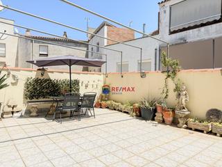 Casa aparellada  Roses - c de les guilleries. Casa espaciosa en venta en roses nord, lista para entrar a vivir