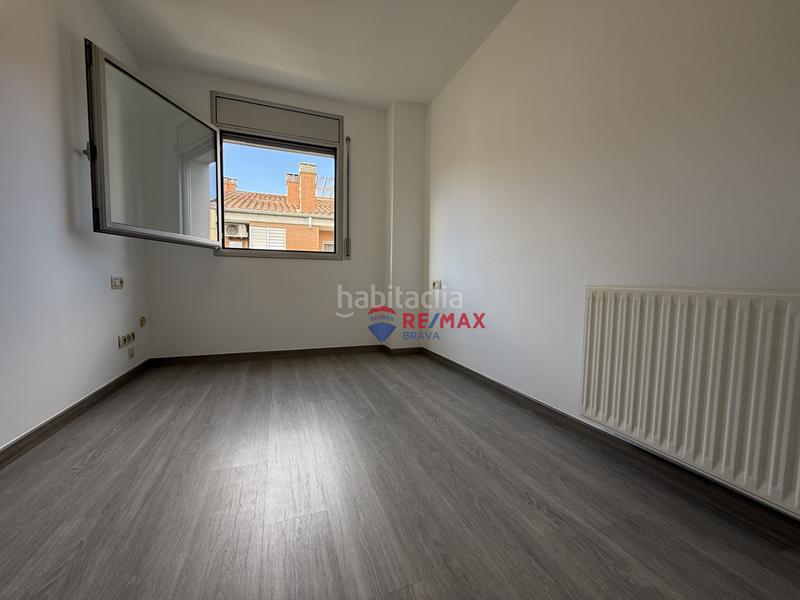 Foto 08400a3e-1934-4aff-aa63-d32018e14dac. Piso sol, ciudad y espacio te espera en Sant Narcis Girona