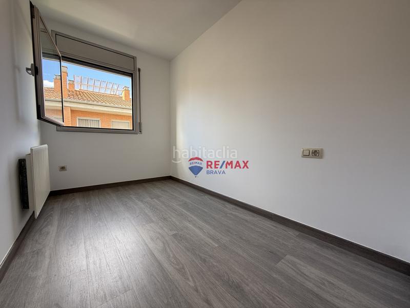 Foto bd7942f0-d193-46a7-a415-751fba71e3fe. Piso sol, ciudad y espacio te espera en Sant Narcis Girona