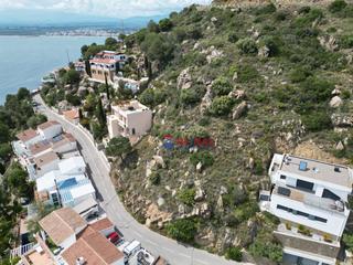 Terreny residencial a Roses - cl de joan margarit 21. Terreno de 660m2 con vistas a la bahía de roses