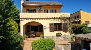 Casa a Santa coloma de farners - cl vent s.c.r.. Casa con encanto y mil posibilidades en santa coloma residencial
