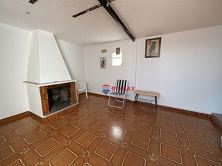 Maison jumelée  Girona - cl del mig. Casa adosada de 4 habitaciones con terraza muy soleada.