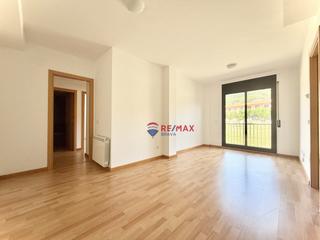 Pis  . la jonquera. Piso en la jonquera con terraza, ascensor, bañera y 2 dormitorio
