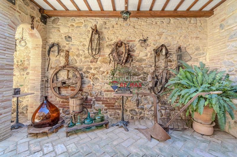 Foto 0c9d37f6-eb41-44ef-9714-0a3bd5ffe94c. Casa adossada a cl del pont 13 a Castelló d´Empúries