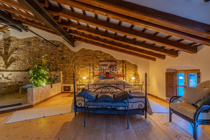 Foto 0d0109a9-63b9-452c-9593-0e750d0a3710. Casa adossada a cl del pont 13 a Castelló d´Empúries