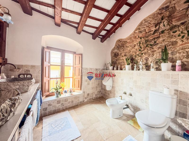 Foto 451eb1a5-4ca4-4c21-b33c-2d340813f8d0. Casa adossada a cl del pont 13 a Castelló d´Empúries