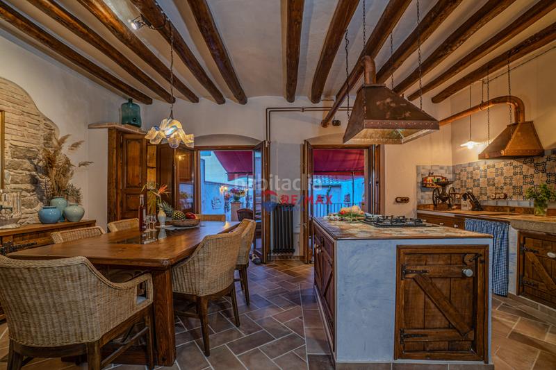 Foto 8e242397-8d58-4e07-822a-a36bcdc891c8. Casa adossada a cl del pont 13 a Castelló d´Empúries