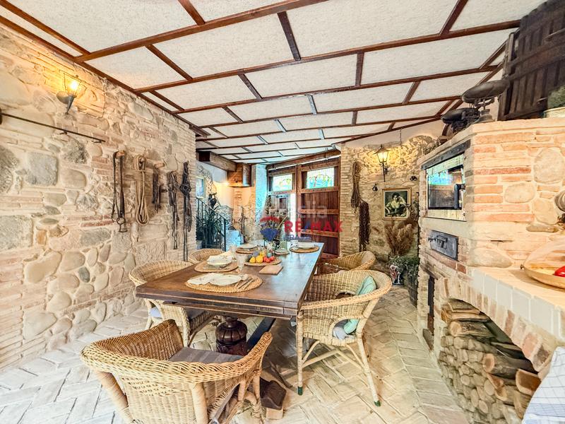 Foto 9d9e123a-9d3a-427d-8066-4dd27cf937ac. Casa adossada a cl del pont 13 a Castelló d´Empúries