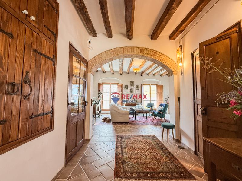 Foto b2127e90-9427-4d9e-a06e-e68b7bb19d31. Casa adossada a cl del pont 13 a Castelló d´Empúries