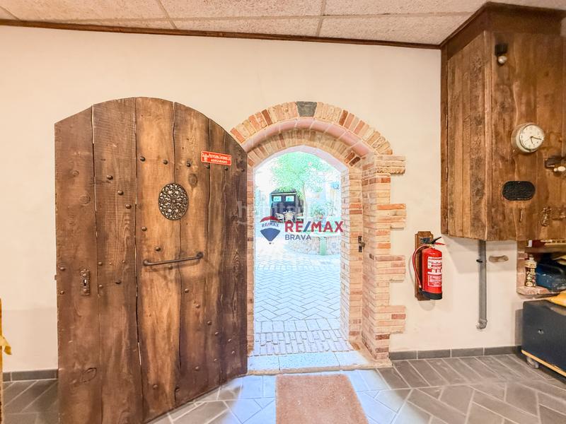 Foto b7dff2eb-ed3d-4b00-bc5f-4c22753a70aa. Casa adossada a cl del pont 13 a Castelló d´Empúries