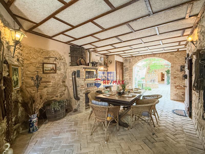 Foto c88a5680-adde-4f18-887e-d2c26dda6f85. Casa adossada a cl del pont 13 a Castelló d´Empúries