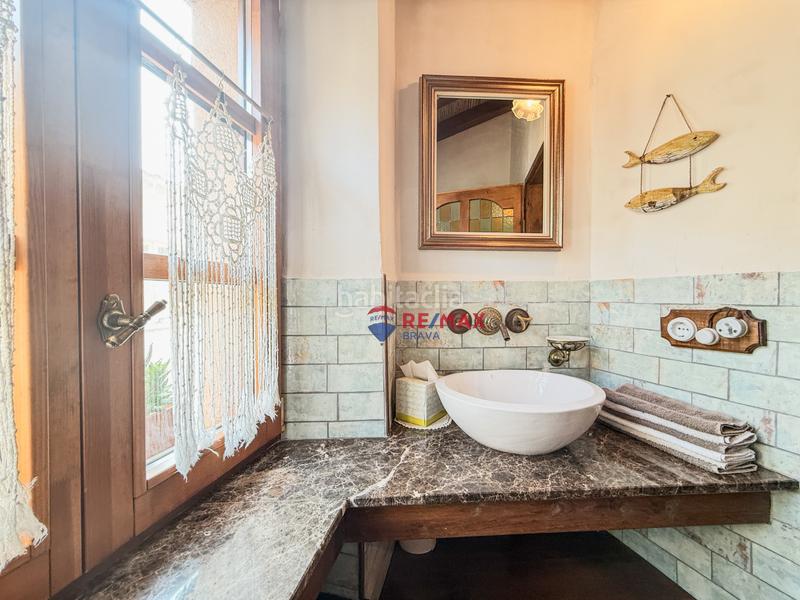 Foto f1ca6dc9-a17a-4b52-8b1e-1f400aff6996. Casa adossada a cl del pont 13 a Castelló d´Empúries