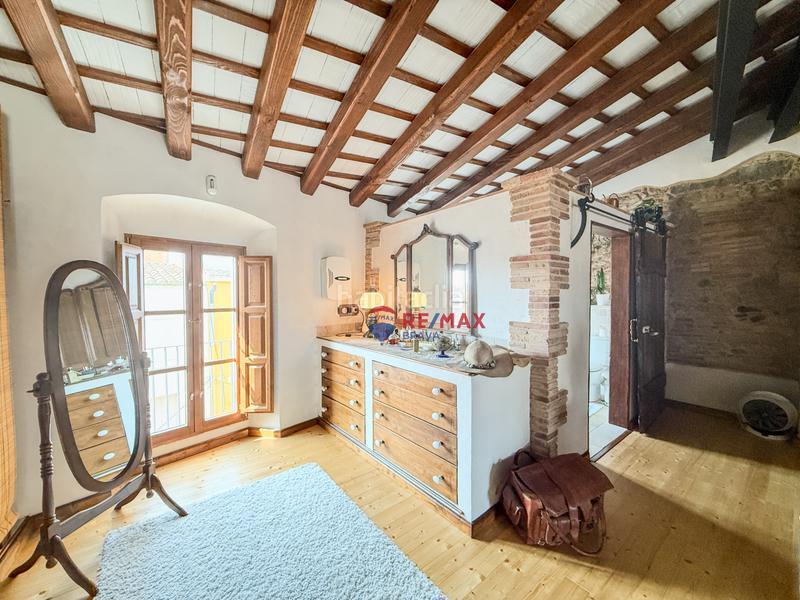 Foto f351beef-658e-4355-9dee-19e2fe1ab350. Casa adossada a cl del pont 13 a Castelló d´Empúries