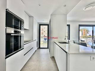 Pis a Roses - av del pastor 8. Apartamento moderno con piscina comunitaria y dos plazas de gara