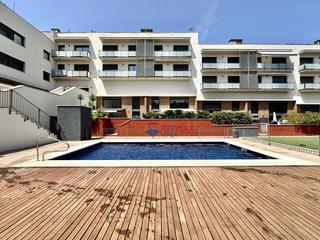 Pis a Sant feliu de guxols - cl montserrat roig 12. Elegante dplex en venta en sant feliu de guxols