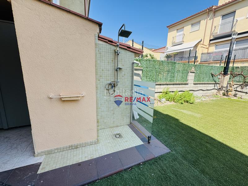 Foto 0c5a7bc4-a3be-4833-a43f-68d53400e25d. Casa pareada  en venta girona amplia, con jardín, piscina y garaje privado en Amer
