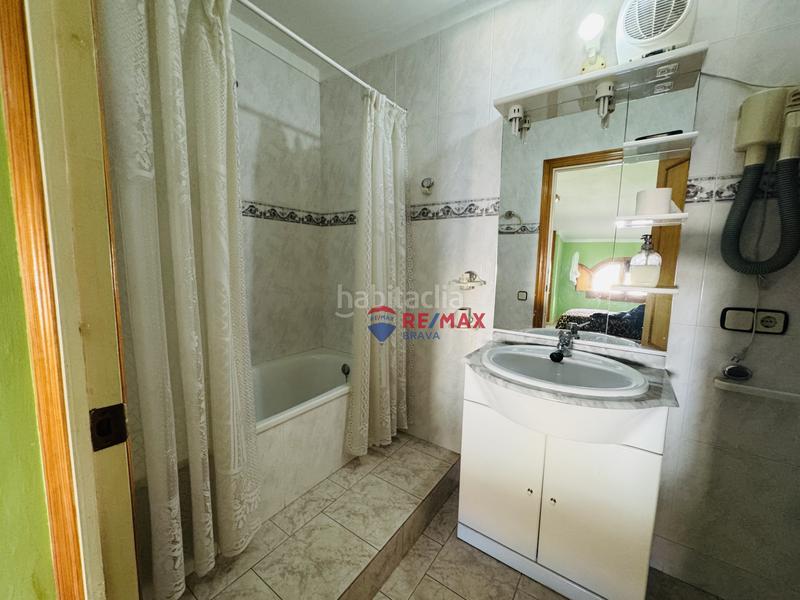 Foto 202182d8-8af0-4bd5-952c-1eb6db42b60f. Casa pareada  en venta girona amplia, con jardín, piscina y garaje privado en Amer