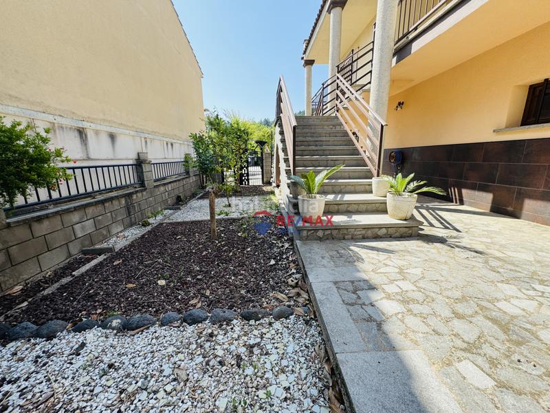Foto 3a2b88ae-8a12-4eb0-8ac5-d97140d00005. Casa pareada  en venta girona amplia, con jardín, piscina y garaje privado en Amer