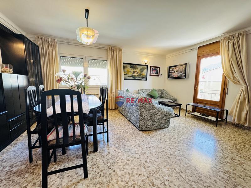 Foto 4201a69f-42e2-4bf8-b320-ecb647baafa3. Casa pareada  en venta girona amplia, con jardín, piscina y garaje privado en Amer