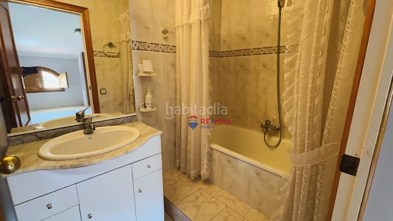 Foto 50aba2f8-f9ac-4dce-83e9-2d6ff9bcbc14. Casa pareada  en venta girona amplia, con jardín, piscina y garaje privado en Amer
