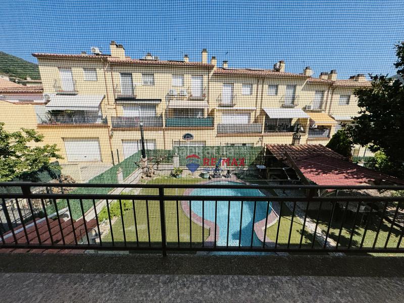 Foto 828ae37b-a518-409d-90cd-9586d0b82296. Casa pareada  en venta girona amplia, con jardín, piscina y garaje privado en Amer