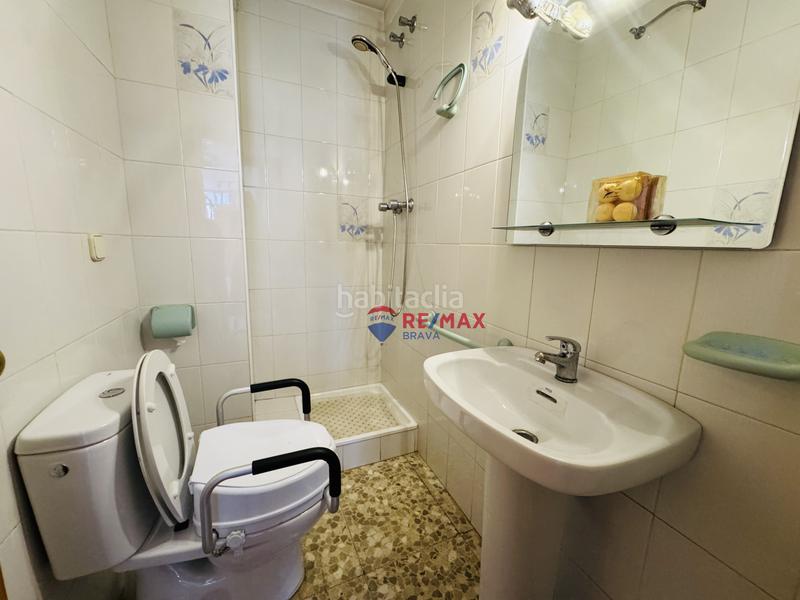 Foto 940d5018-eda1-4d71-9050-e60e5c376bf9. Casa pareada  en venta girona amplia, con jardín, piscina y garaje privado en Amer