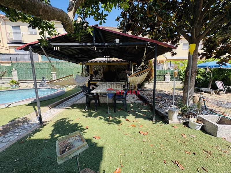 Foto 955bc6ed-2fcf-4477-a583-fa023b3d8d09. Casa pareada  en venta girona amplia, con jardín, piscina y garaje privado en Amer
